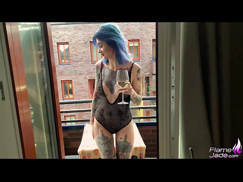 ❤️ Neska Ikaragarria trago batez zurrupatzen eta zeru zabalean sutsuki izorratzen ❤️ Kalitatezko pornoa gugan ❤